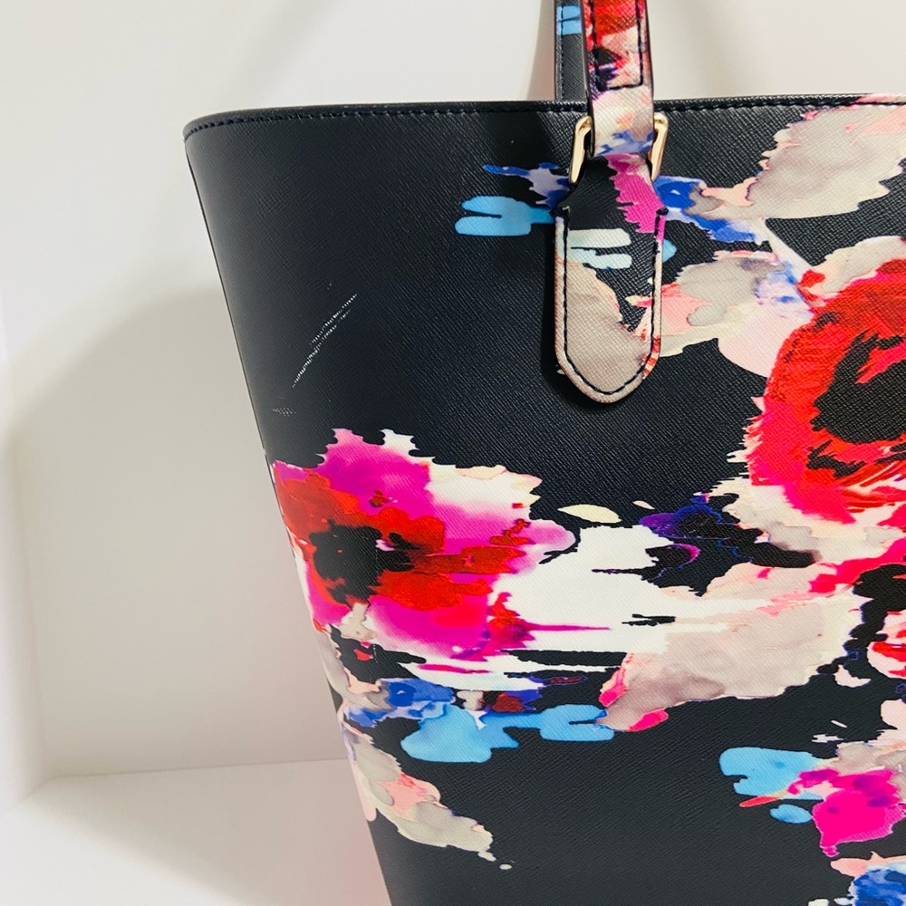 KATE SPADE ♠️ floral bag you are going to love. CUTE for any occasion. Like New - Picture 8 of 11